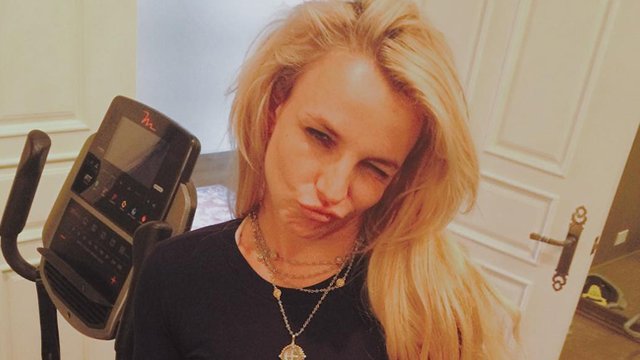 Britney spears sticks out her boobs on instagram