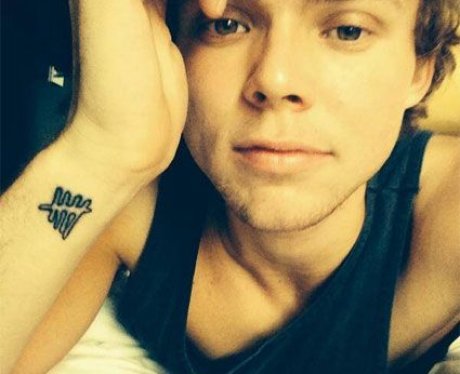 Ashton Irwin shares his love of 5sos and we can relate - 23 Amazing Celebrity... - PopBuzz