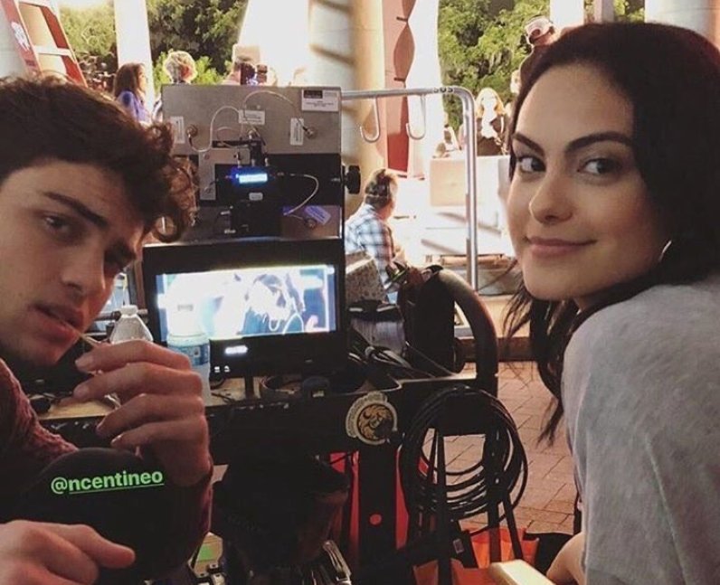 is noah centineo dating lara jean in real life