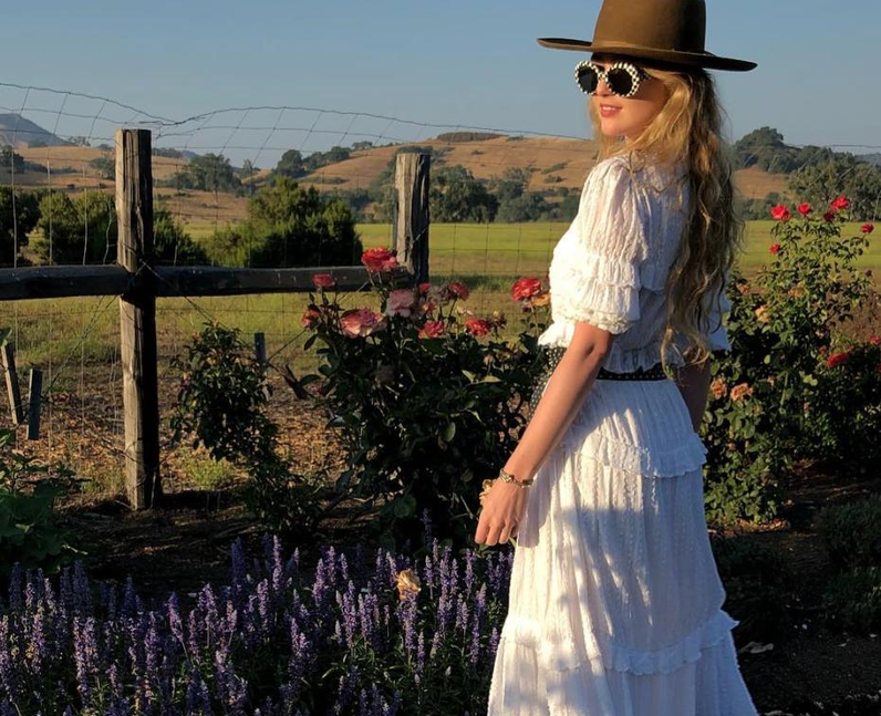Kathryn Newton in hat and sunglasses