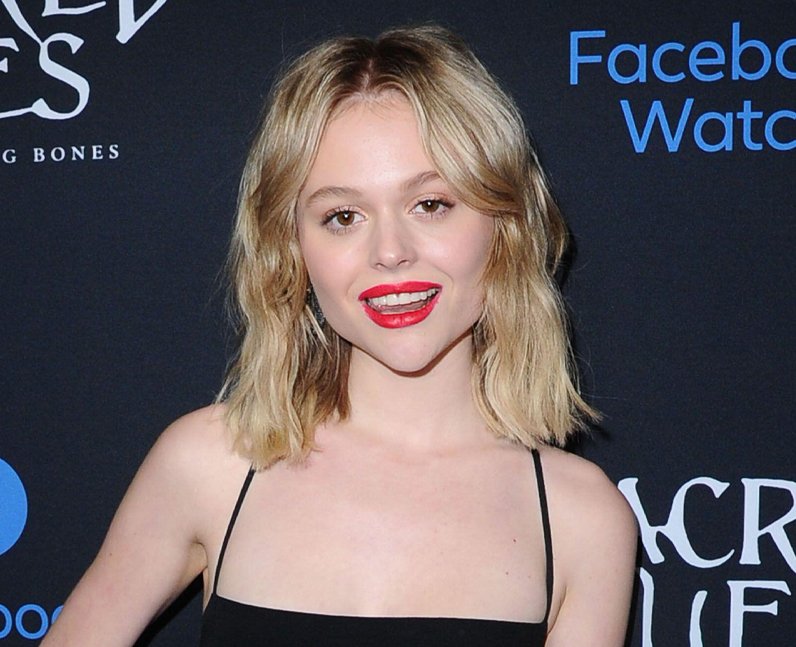 Emily Alyn Lind facts