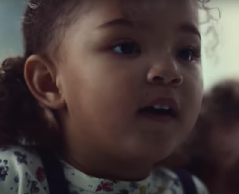 Who plays baby Rue in Euphoria? – Alumière Glass