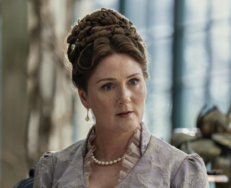 Who plays Violet Bridgerton in Queen Charlotte: A 